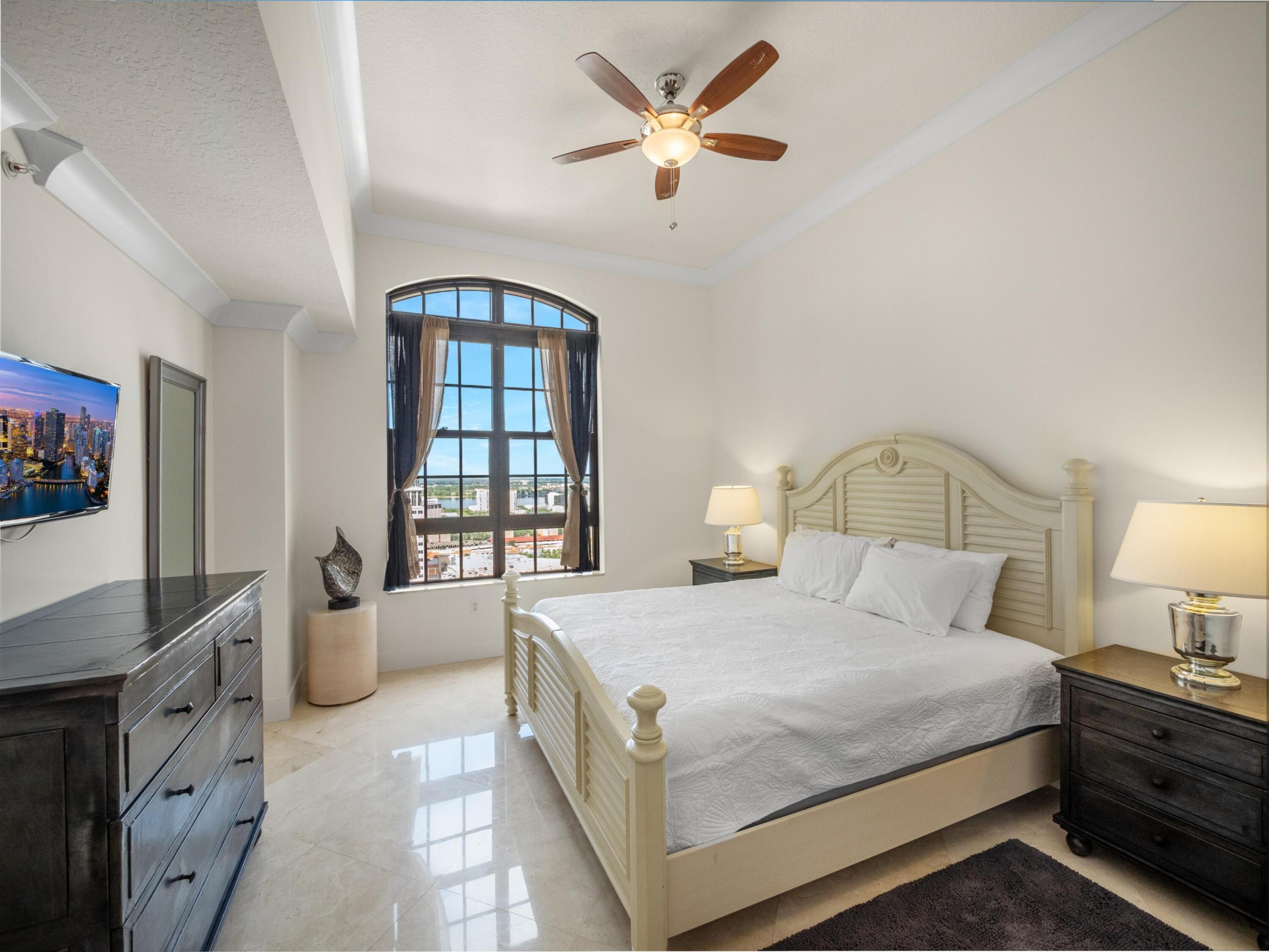 701 S Olive Avenue 2117