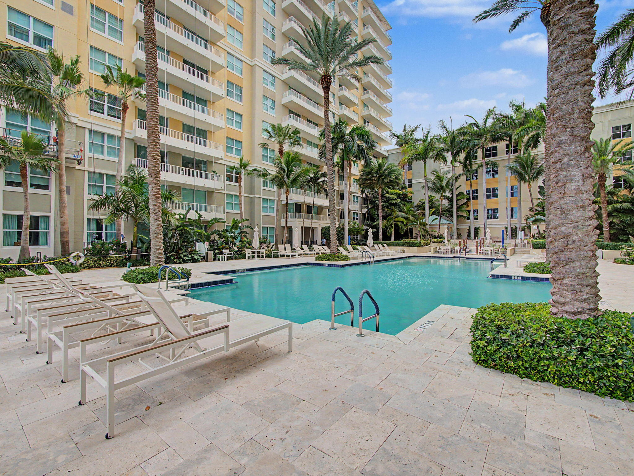625 Casa Loma Boulevard 1402