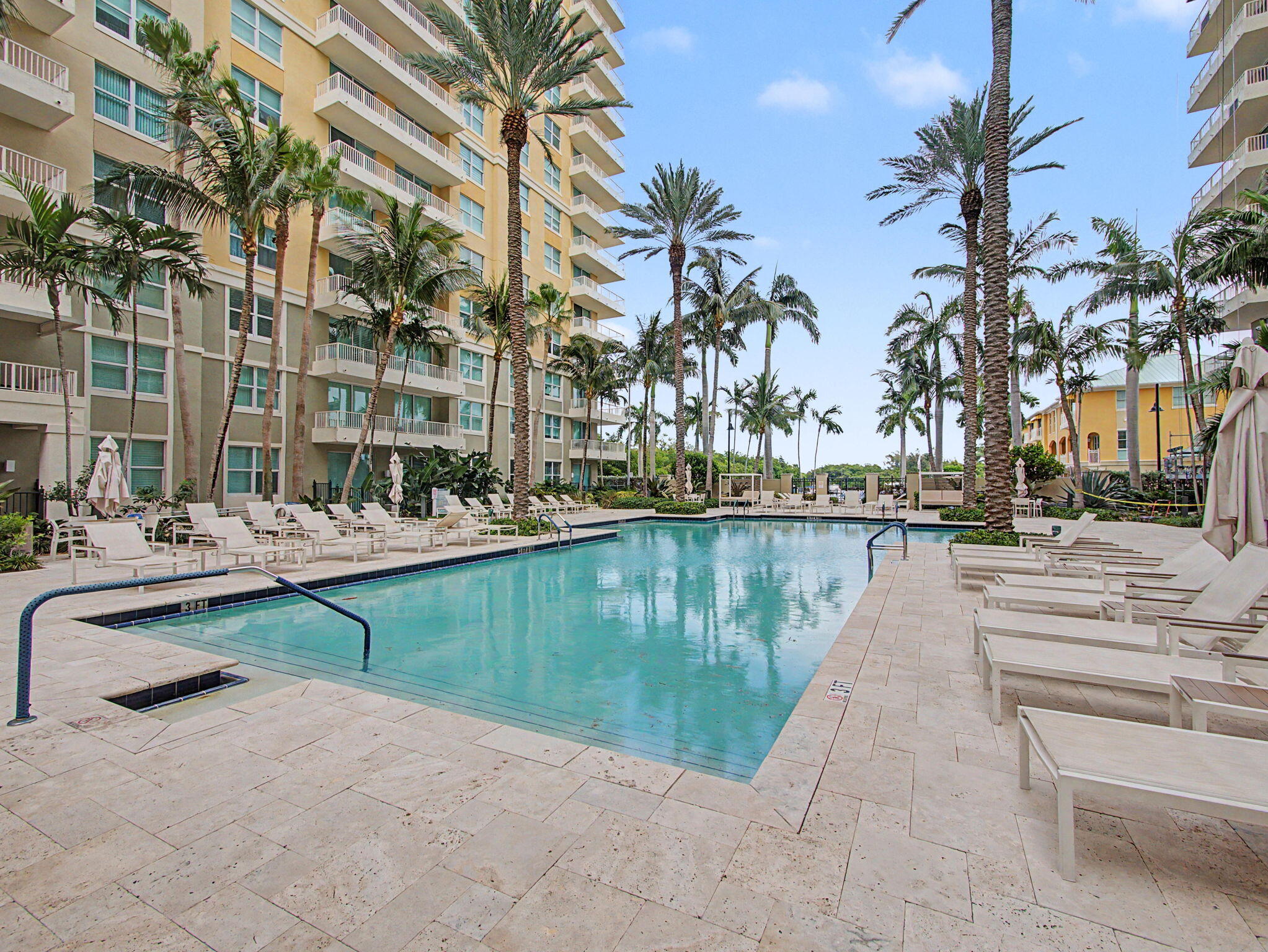 625 Casa Loma Boulevard 1402