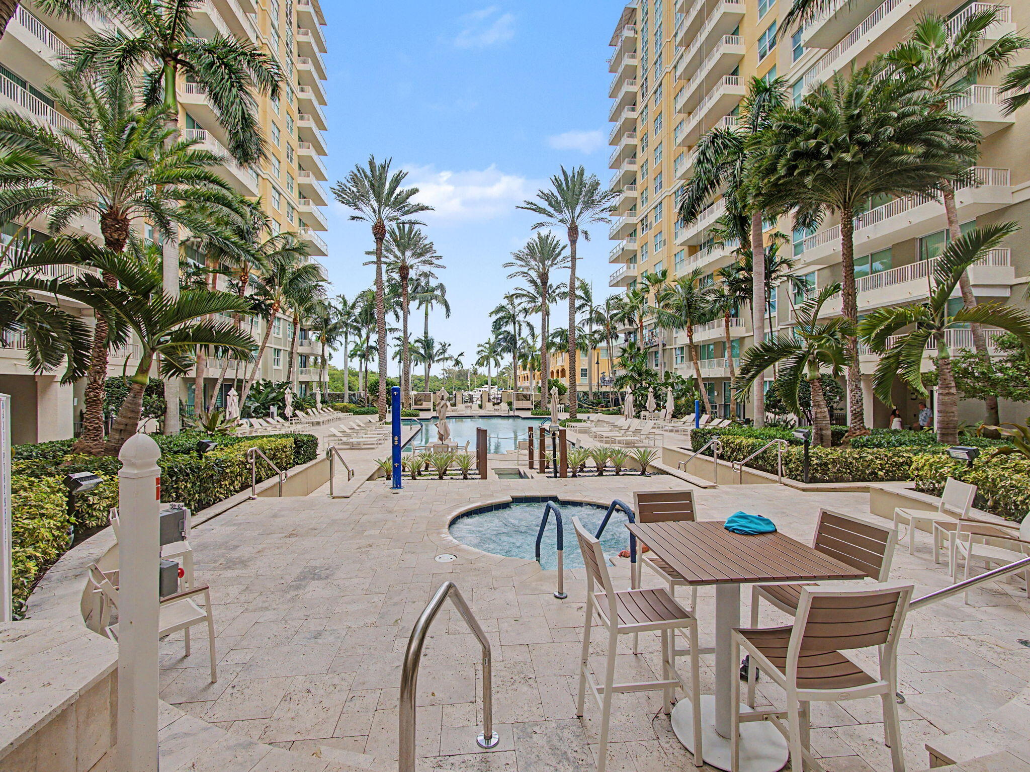625 Casa Loma Boulevard 1402