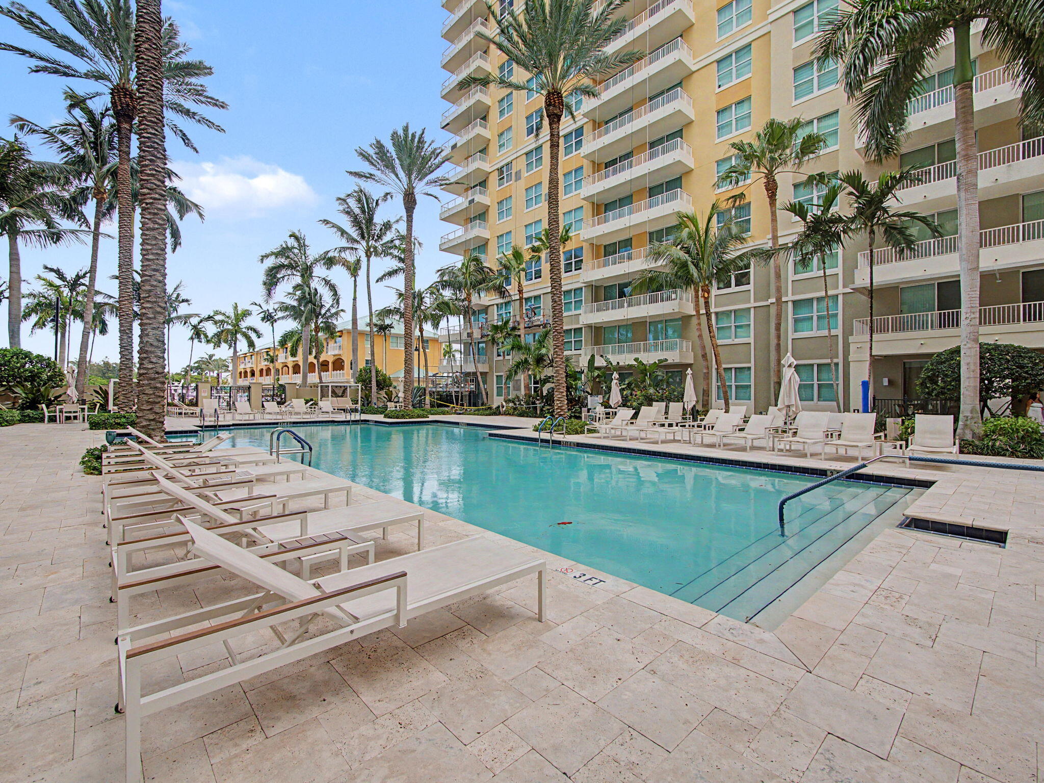 625 Casa Loma Boulevard 1402