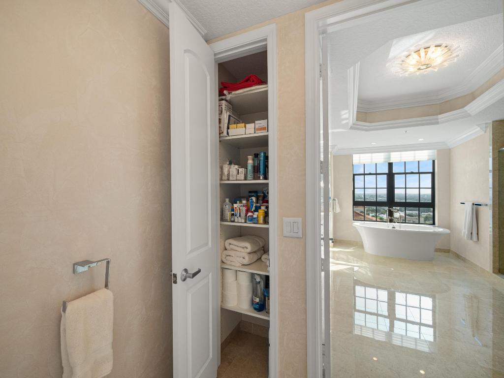 701 S Olive Avenue Unit: 2010