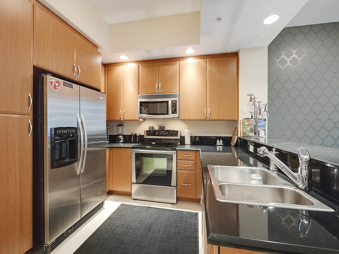 701 S Olive Avenue 810