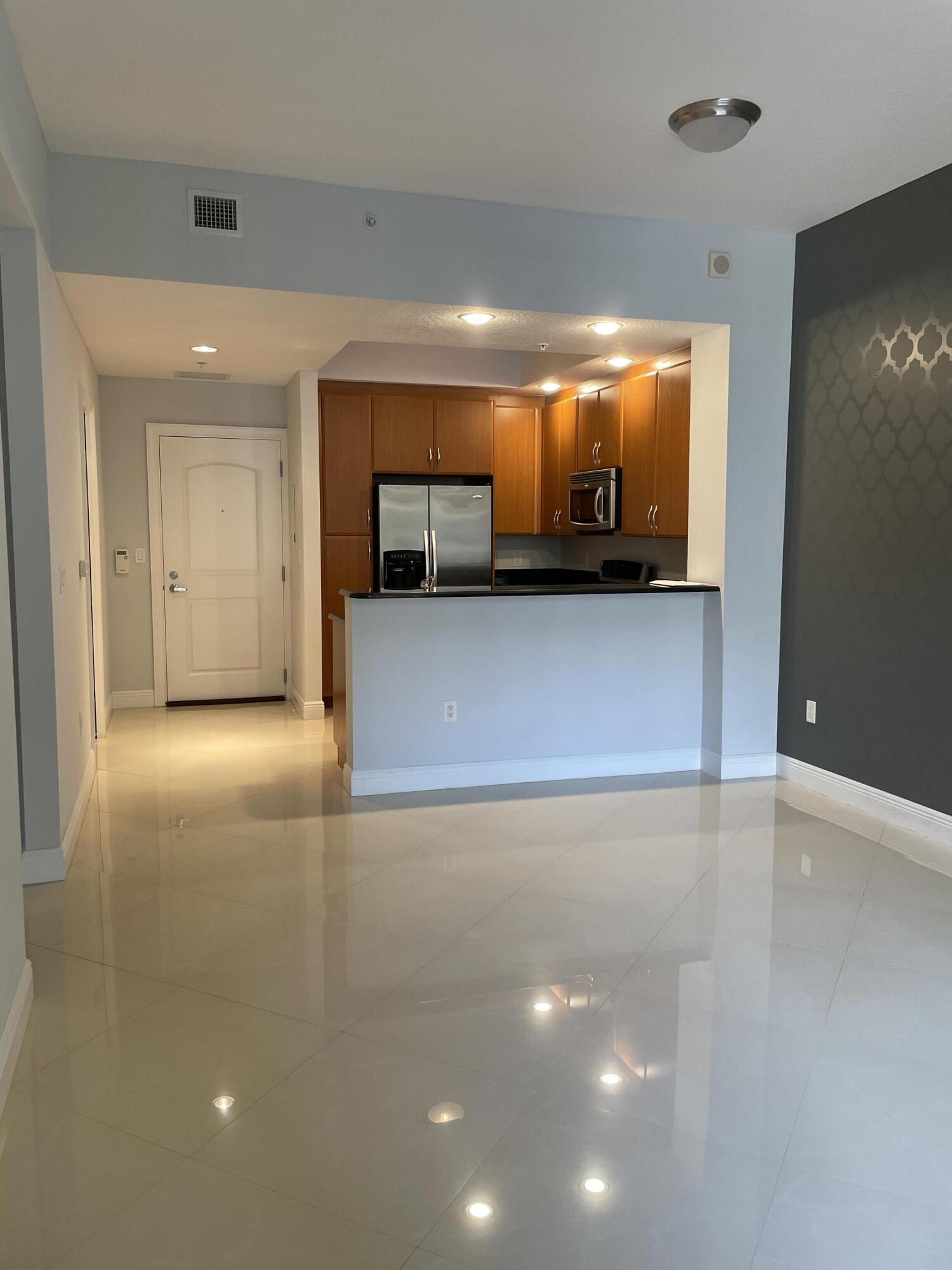 701 S Olive Avenue 810