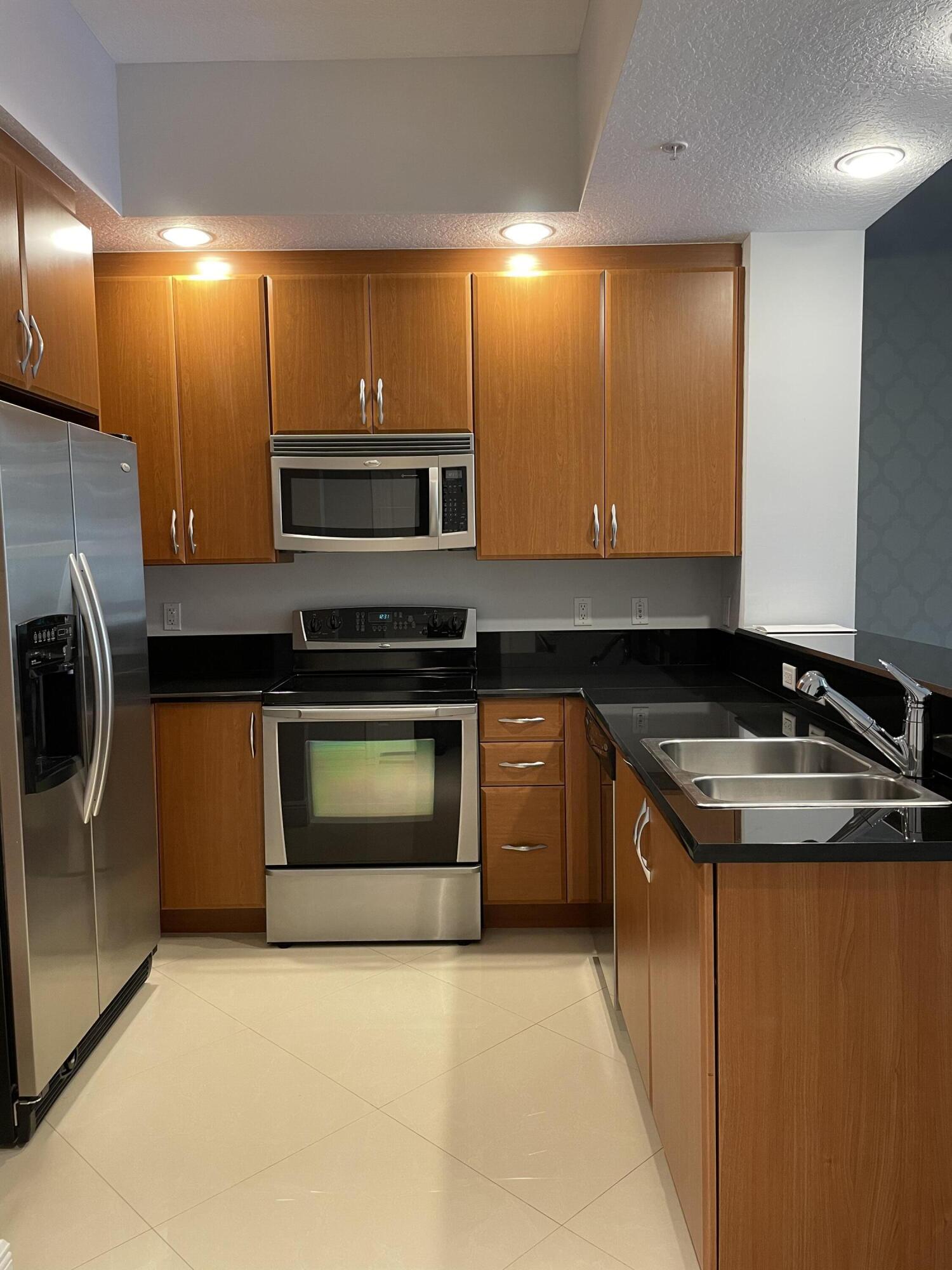 701 S Olive Avenue 810