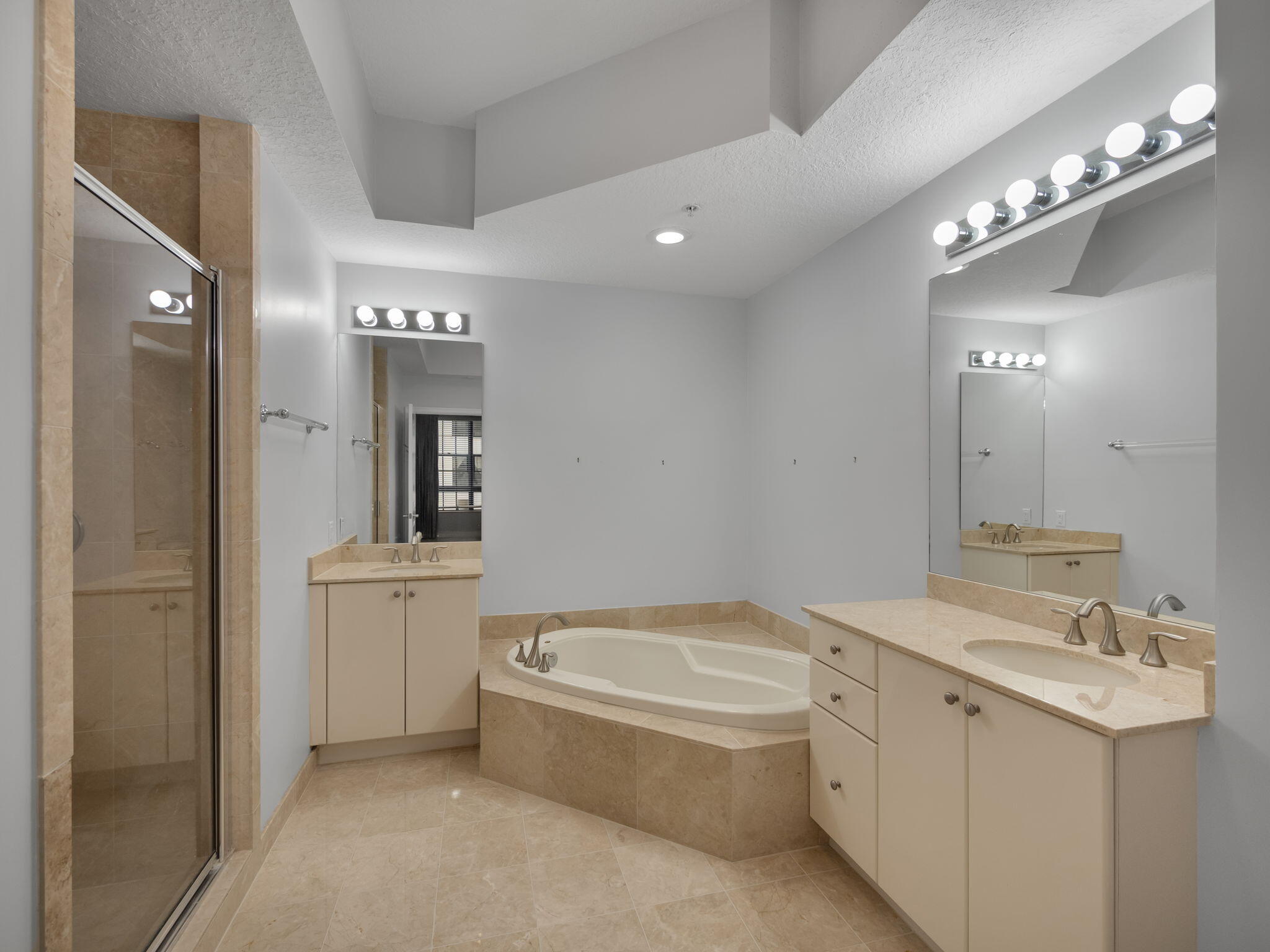 701 S Olive Avenue 605