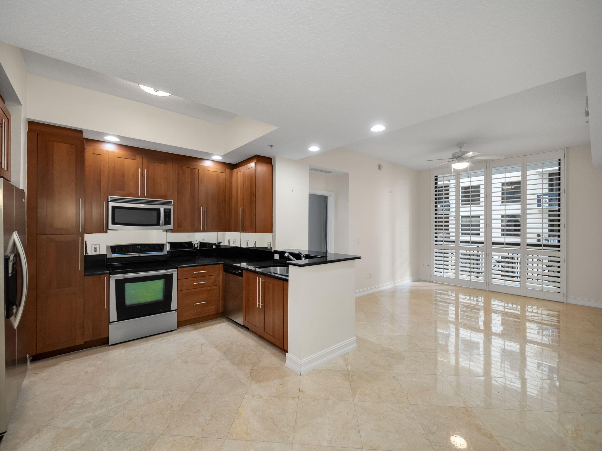 701 S Olive Avenue 605