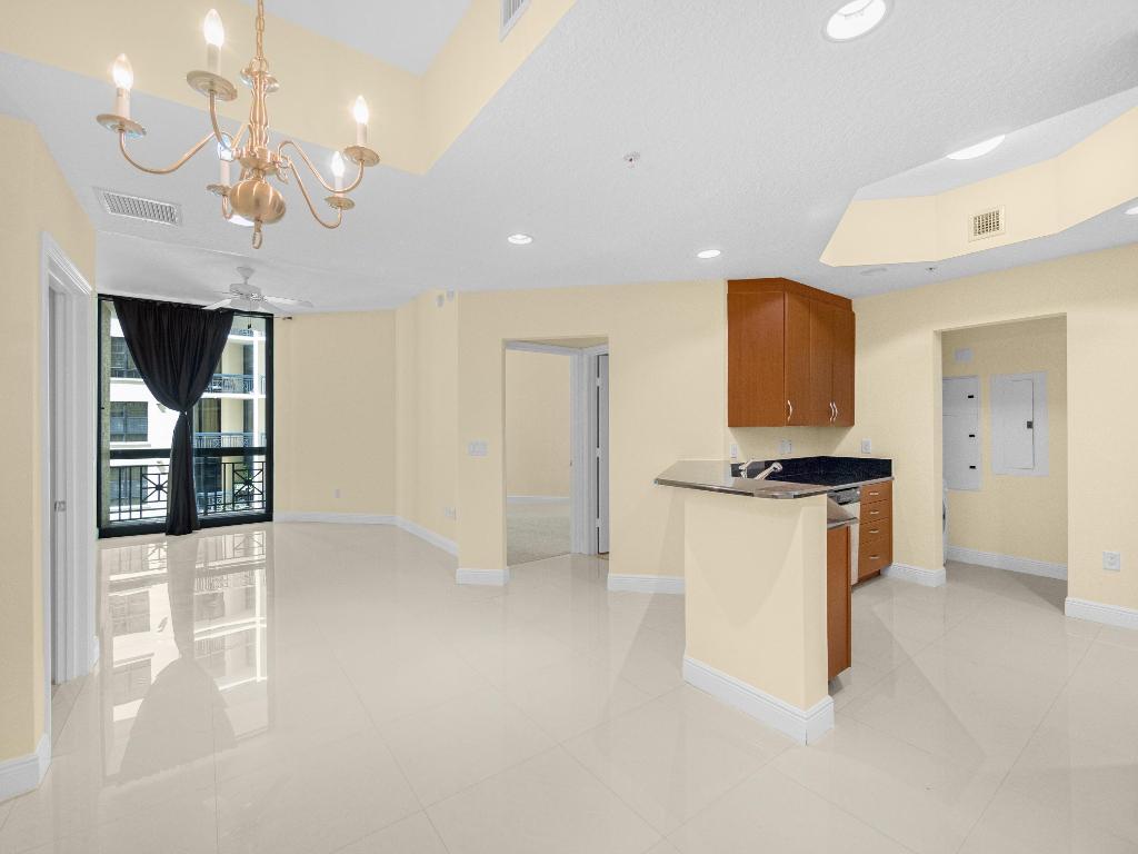 701 S Olive Avenue 1012