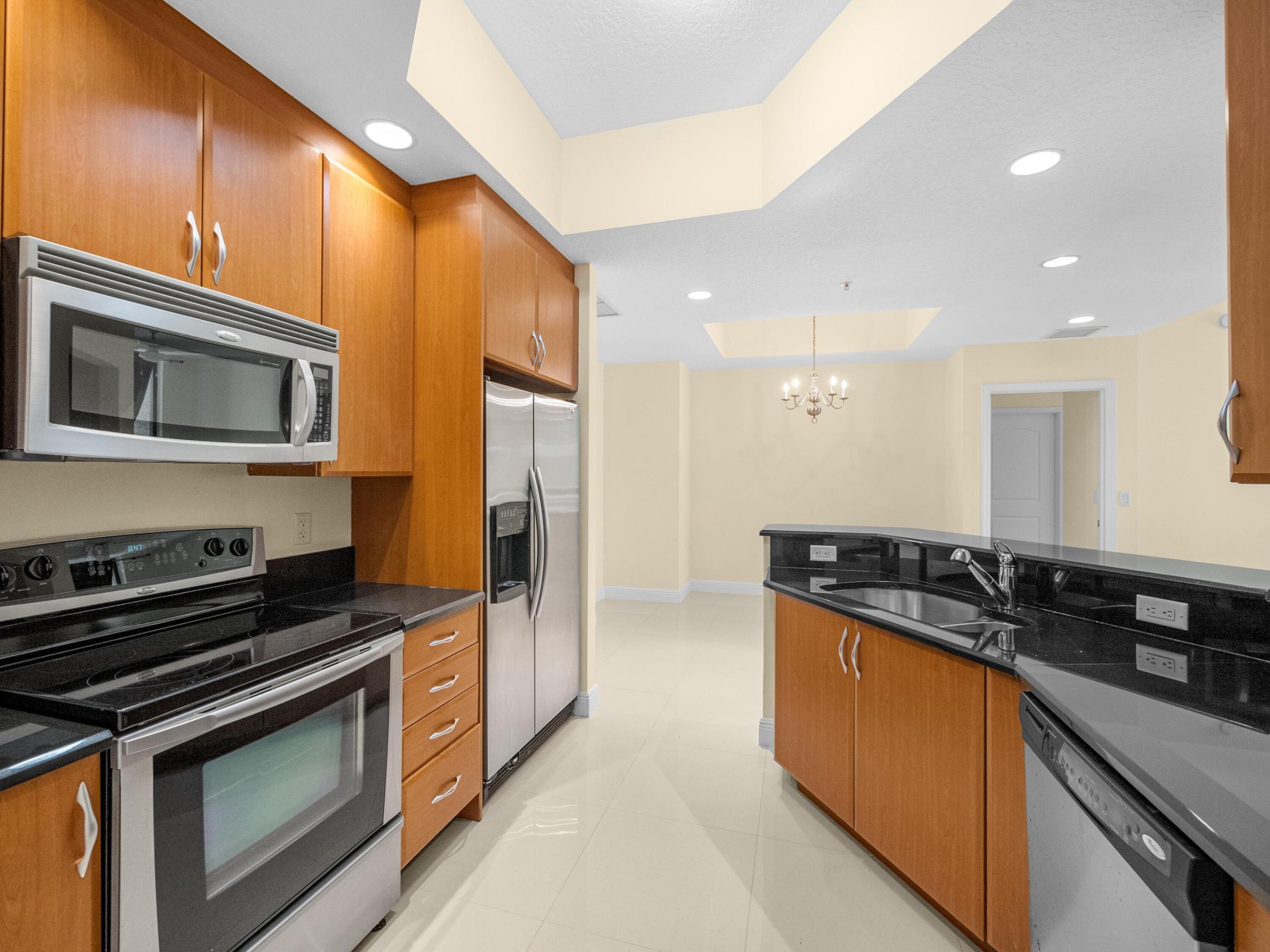 701 S Olive Avenue 1012