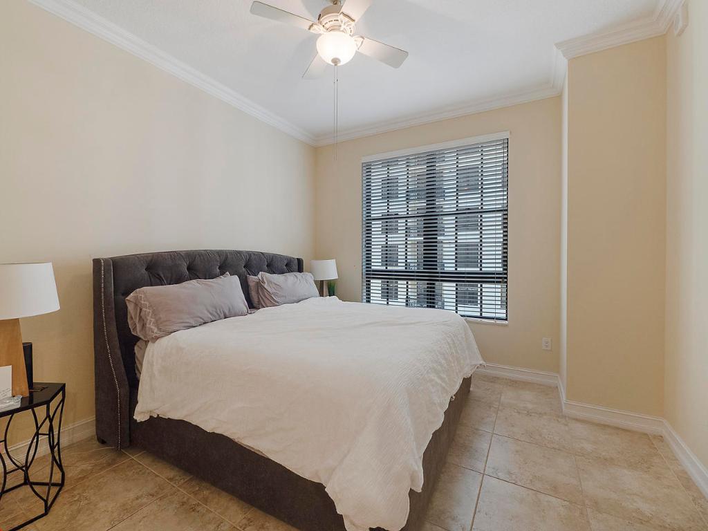 701 S Olive Avenue 1105