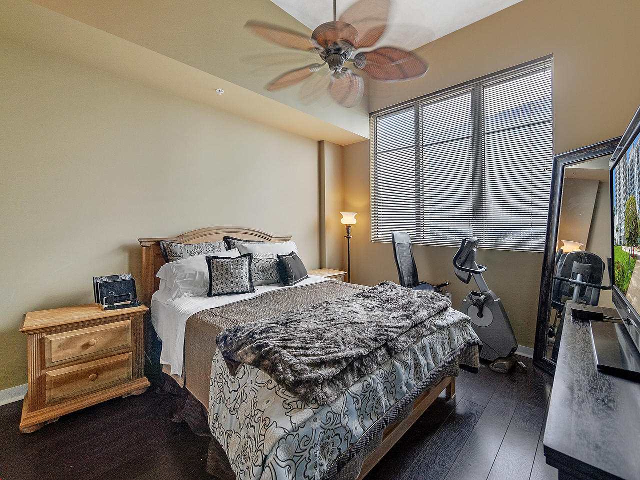 300 S Australian Avenue 1606