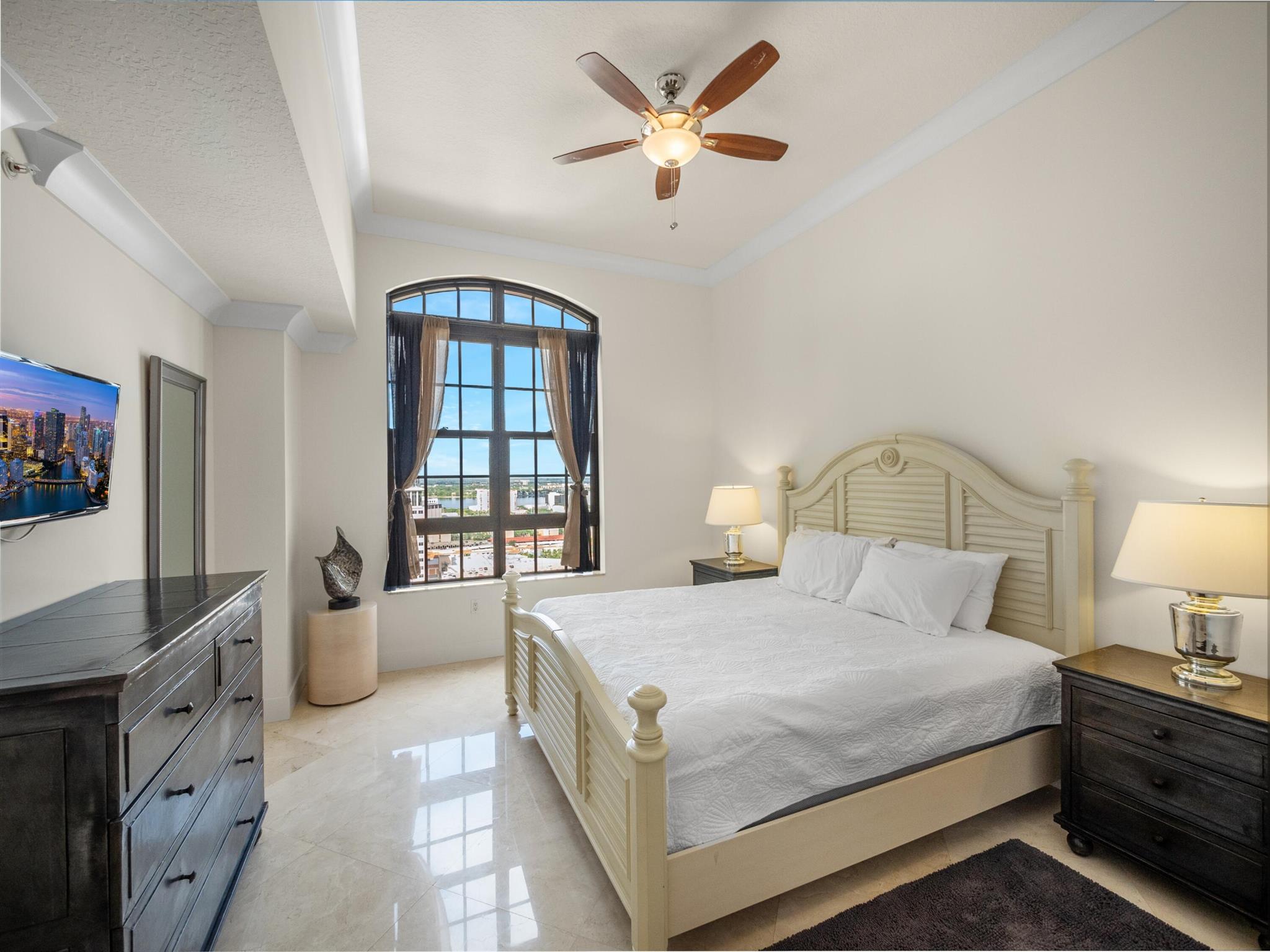 701 S Olive Avenue 2117