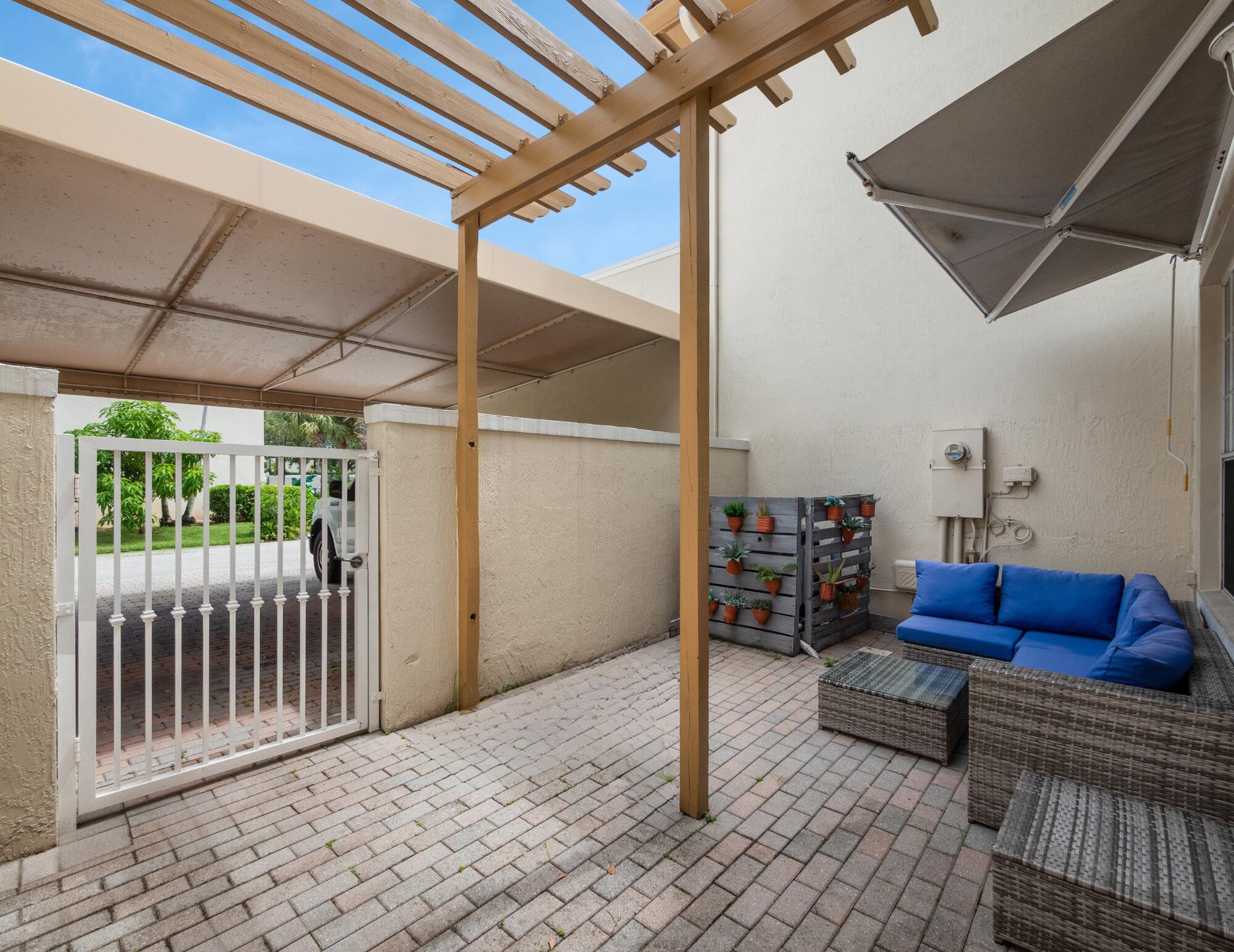 605 NW 25th Avenue