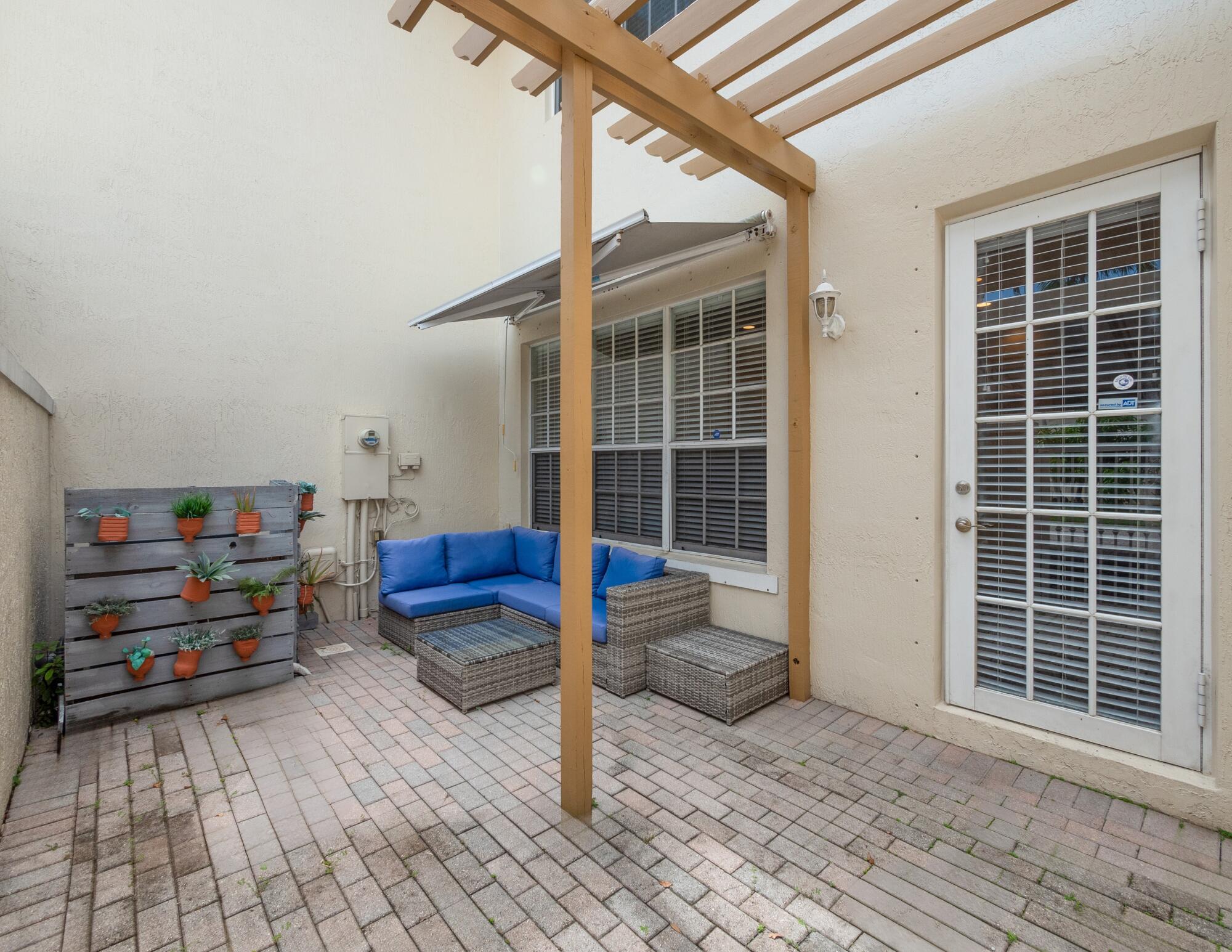 605 NW 25th Avenue