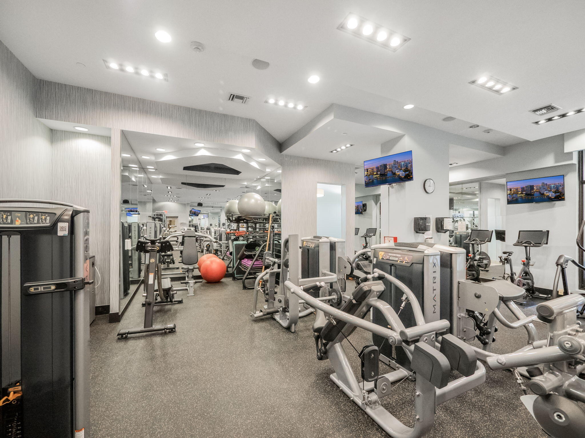 701 S Olive Avenue 1405