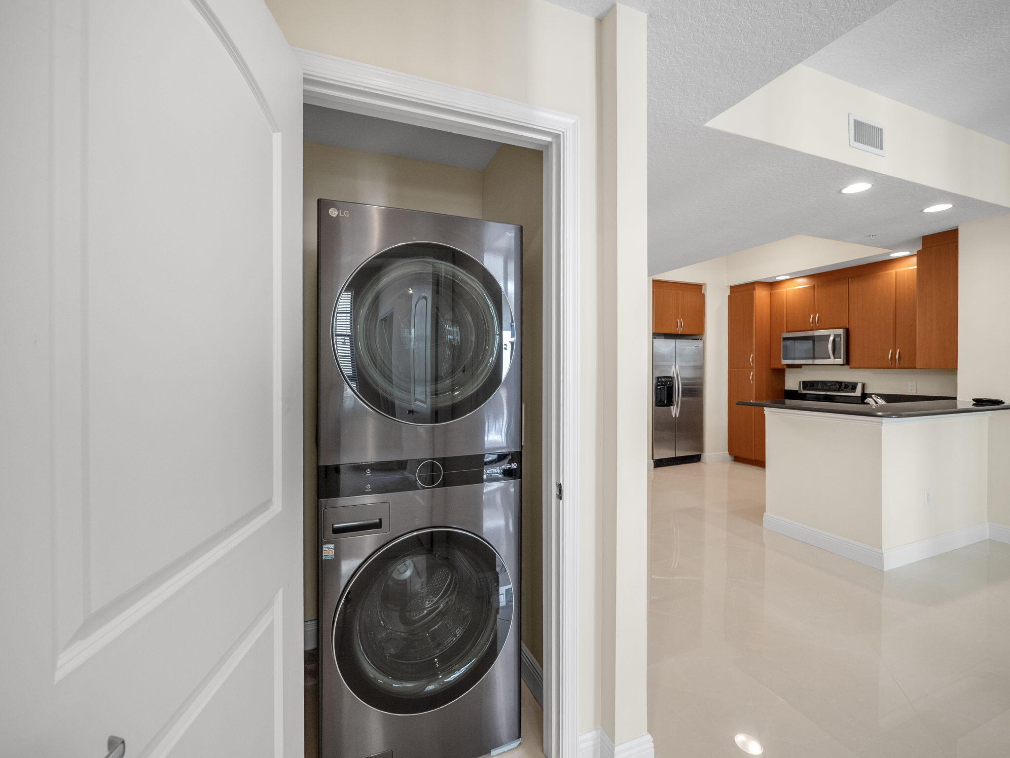 701 S Olive Avenue 1405