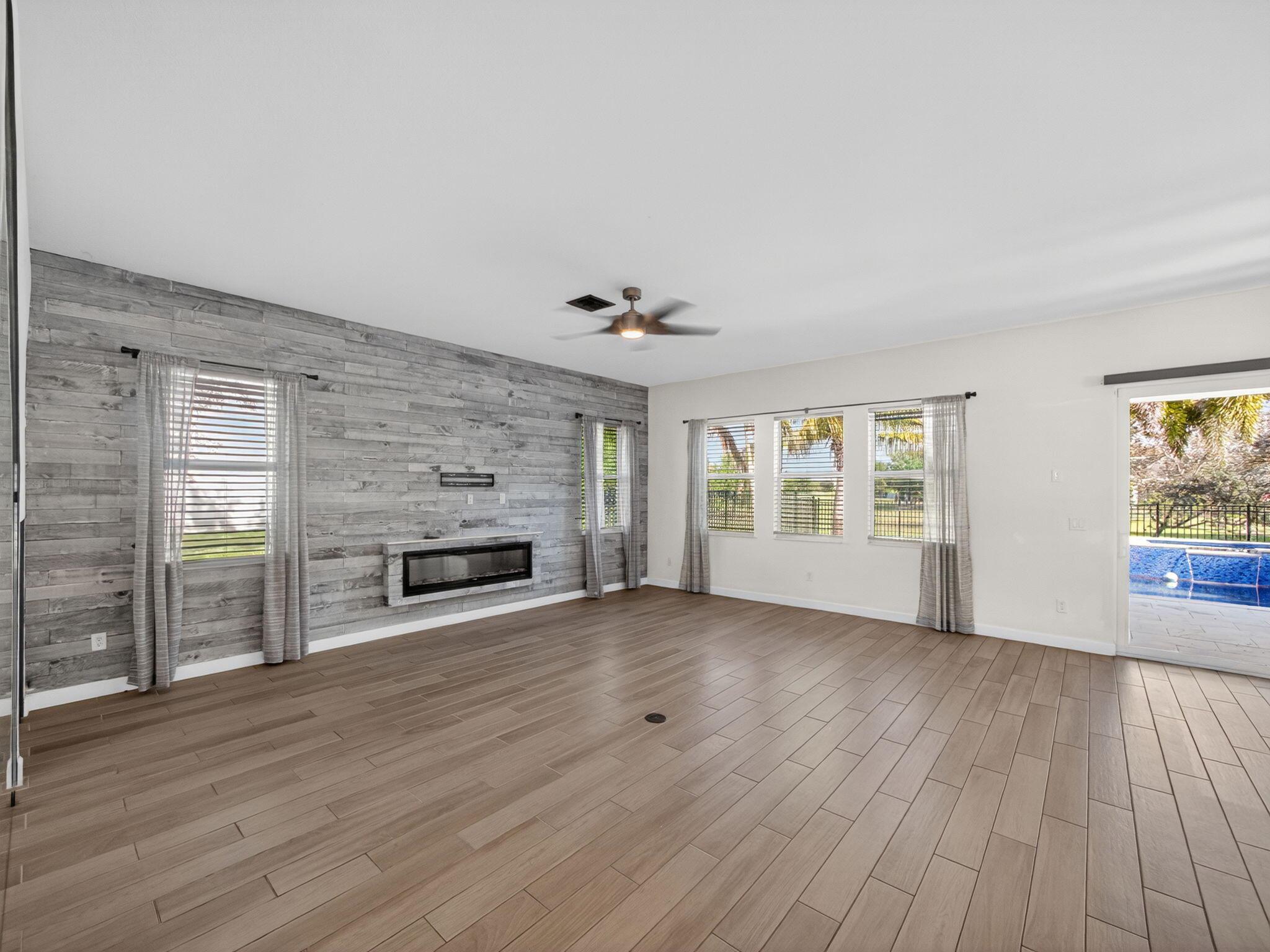 19655 Split Rail Run