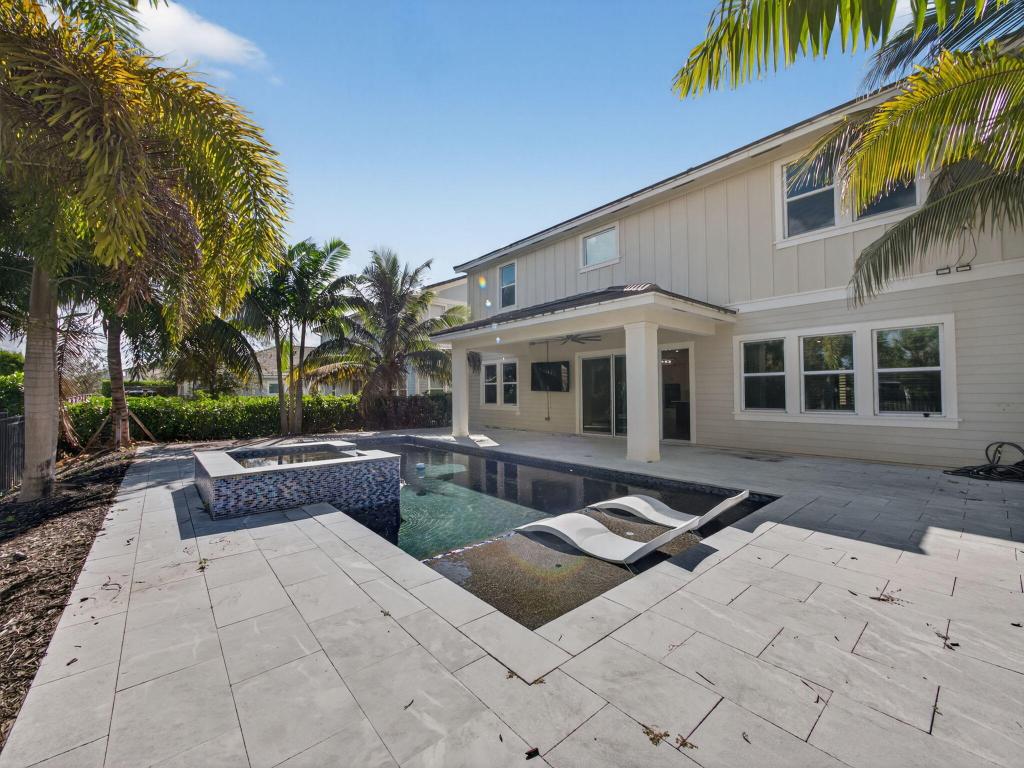 19655 Split Rail Run