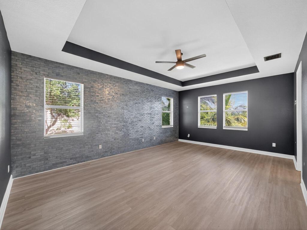 19655 Split Rail Run