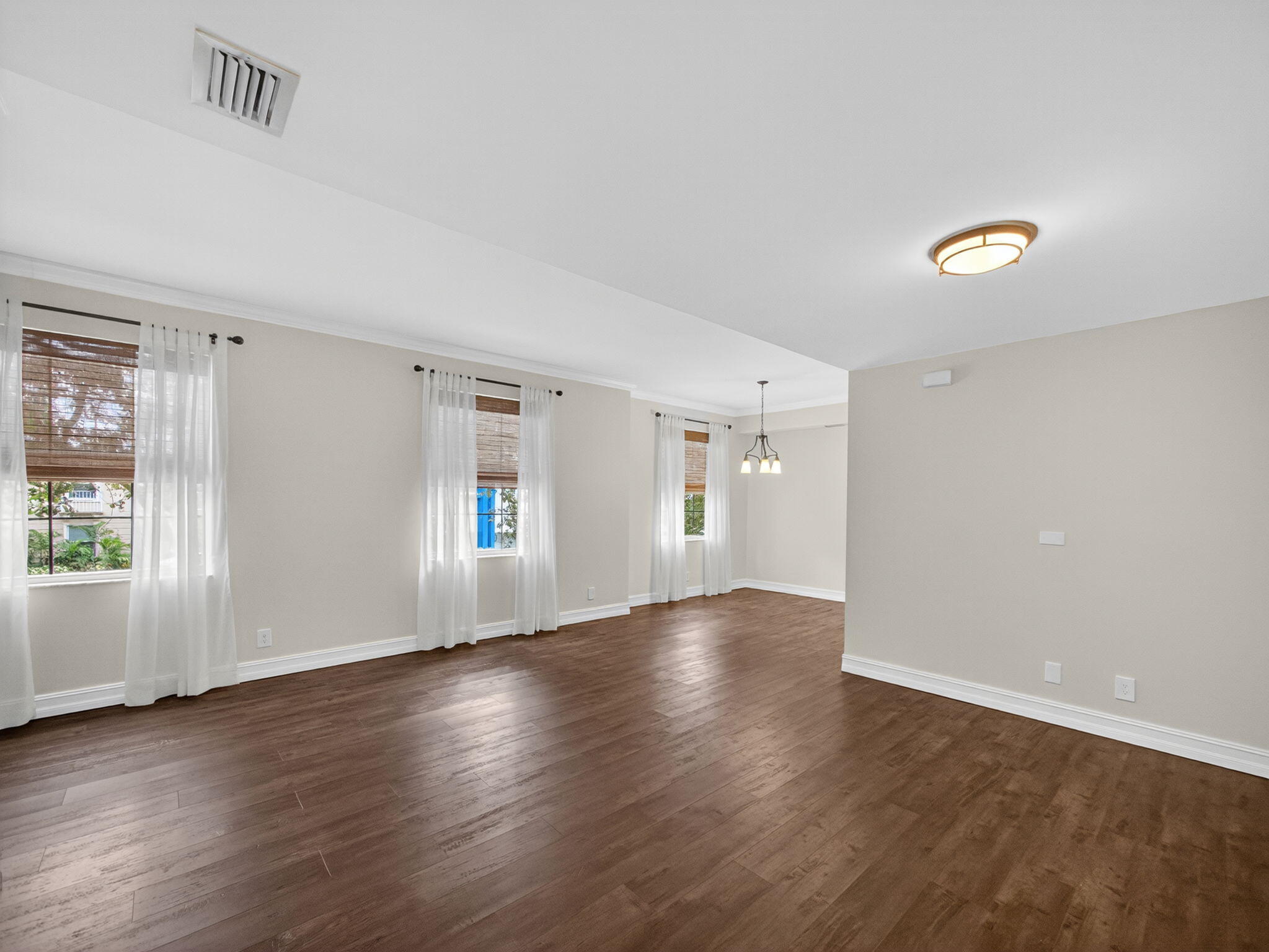 747 St Street 747