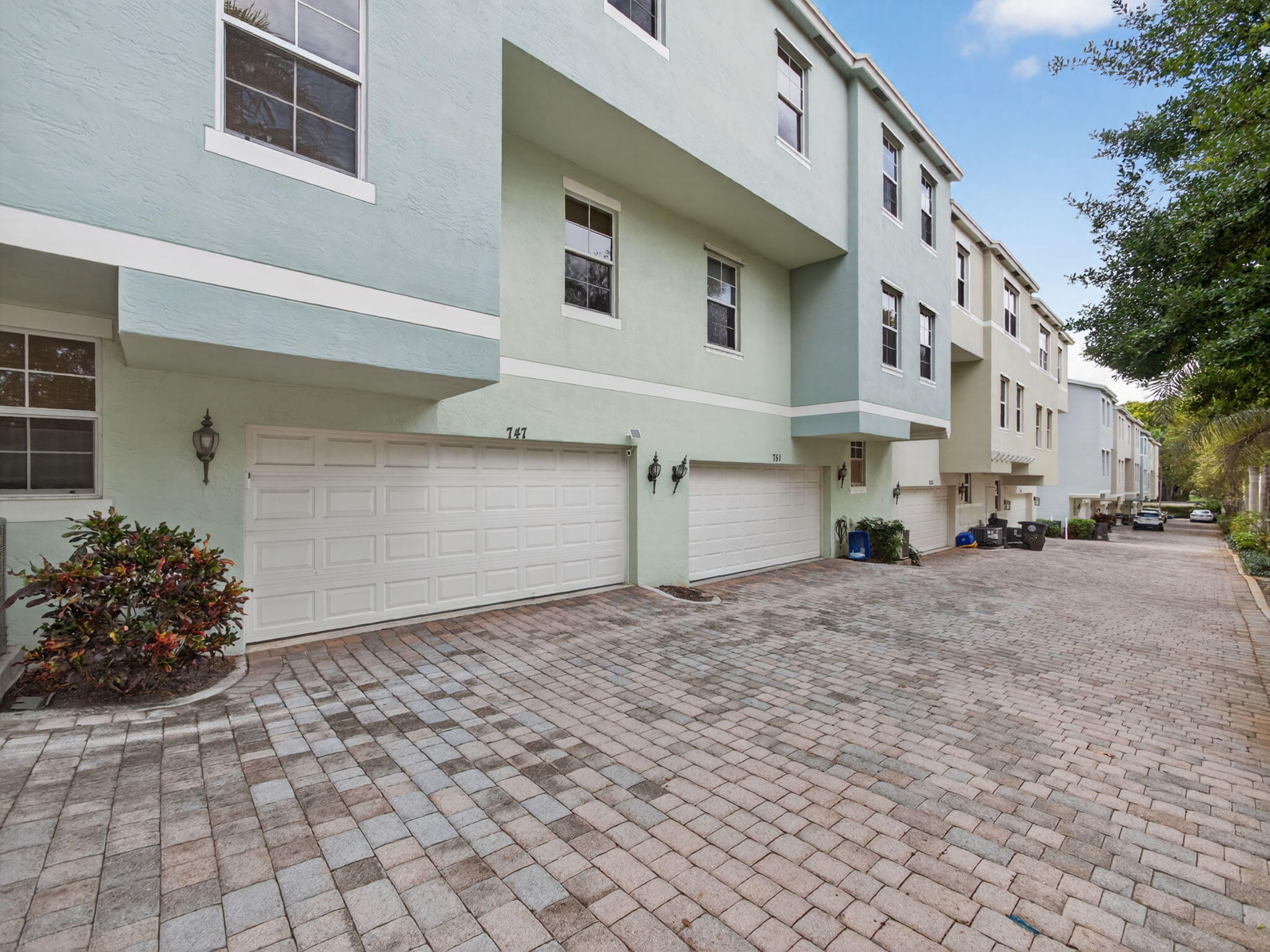 747 St Street 747
