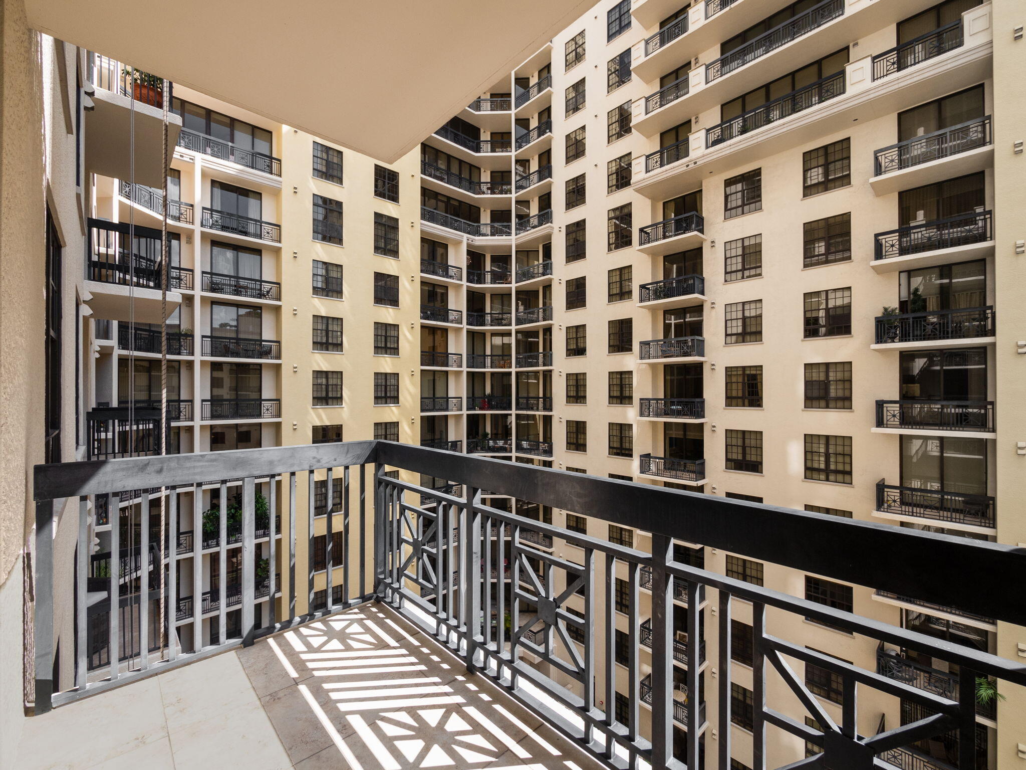 701 S Olive Avenue 1105