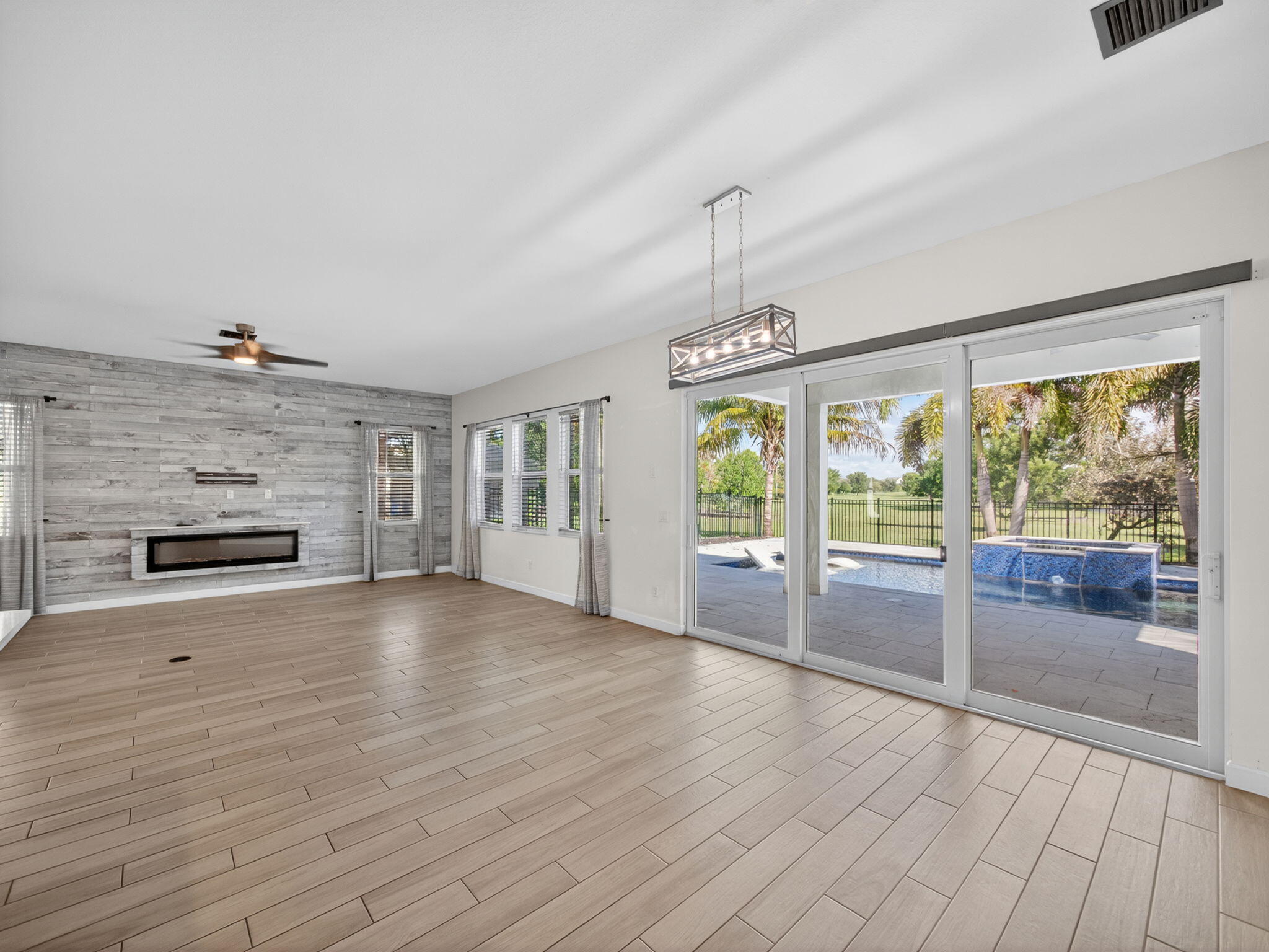 19655 Split Rail Run