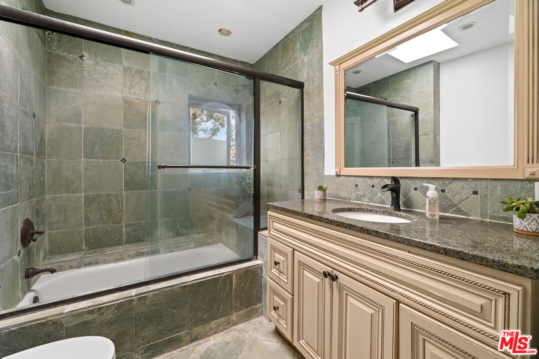 4008 Ballina Dr