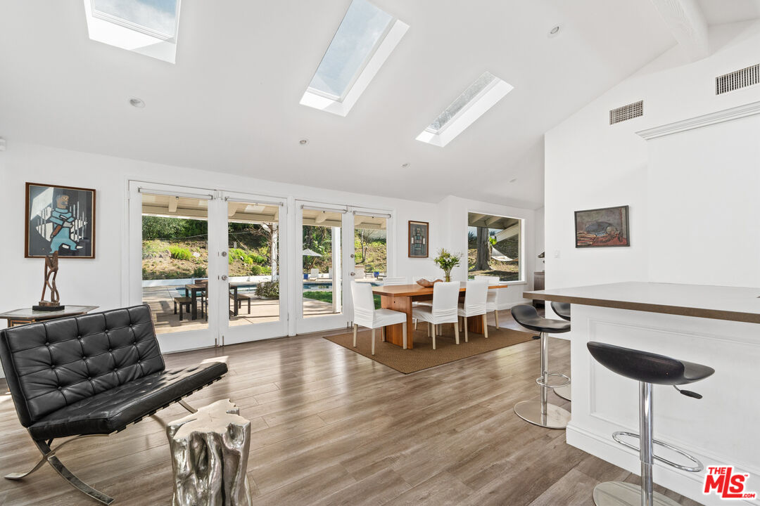 4008 Ballina Dr