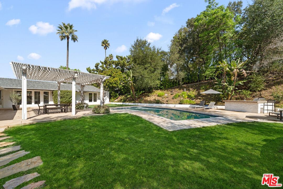 4008 Ballina Dr