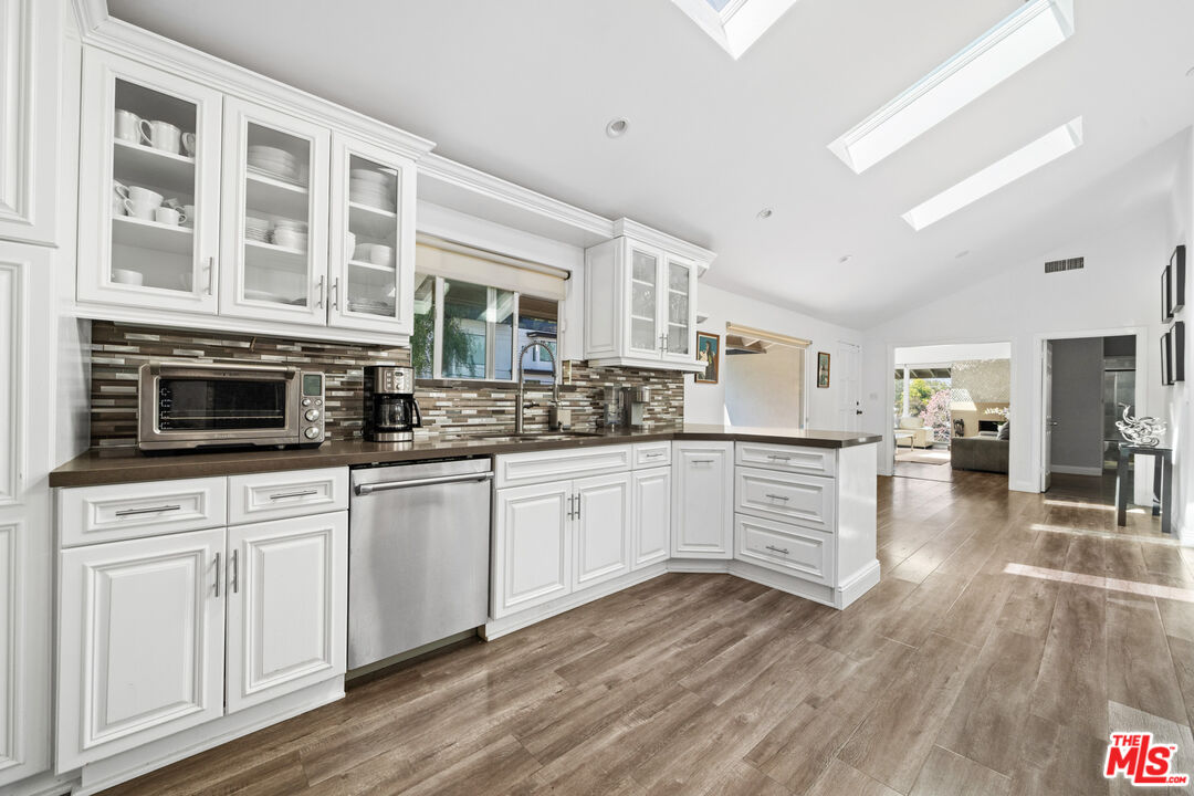 4008 Ballina Dr
