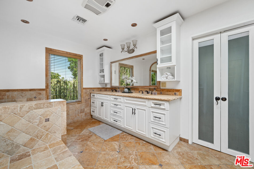 4008 Ballina Dr