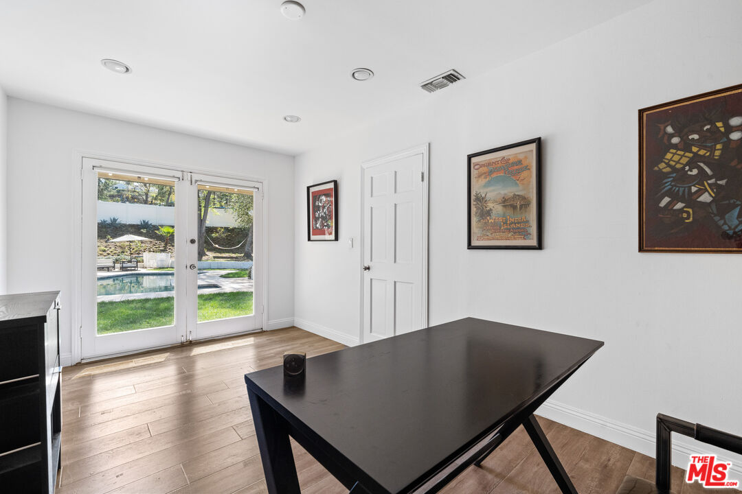 4008 Ballina Dr