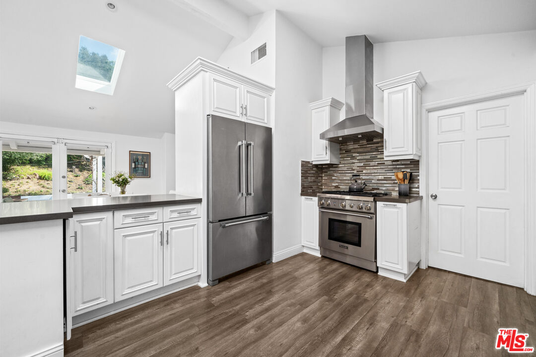 4008 Ballina Dr