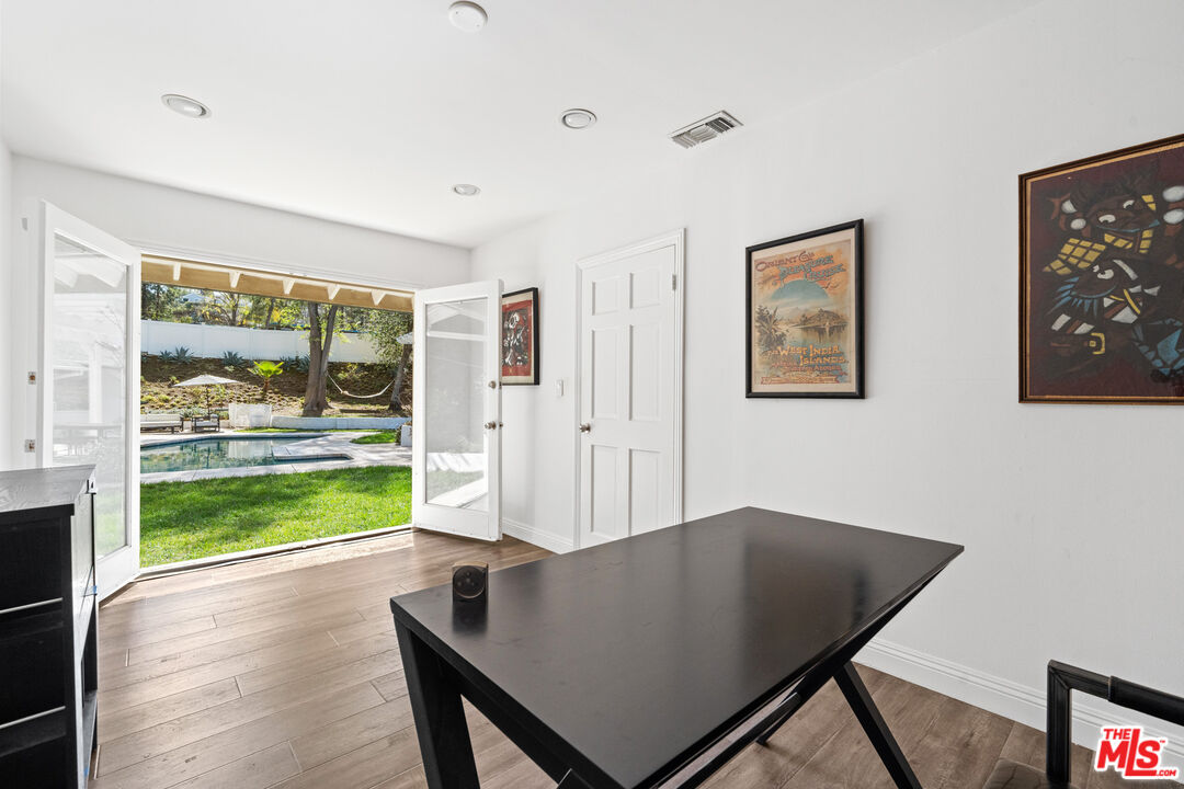 4008 Ballina Dr