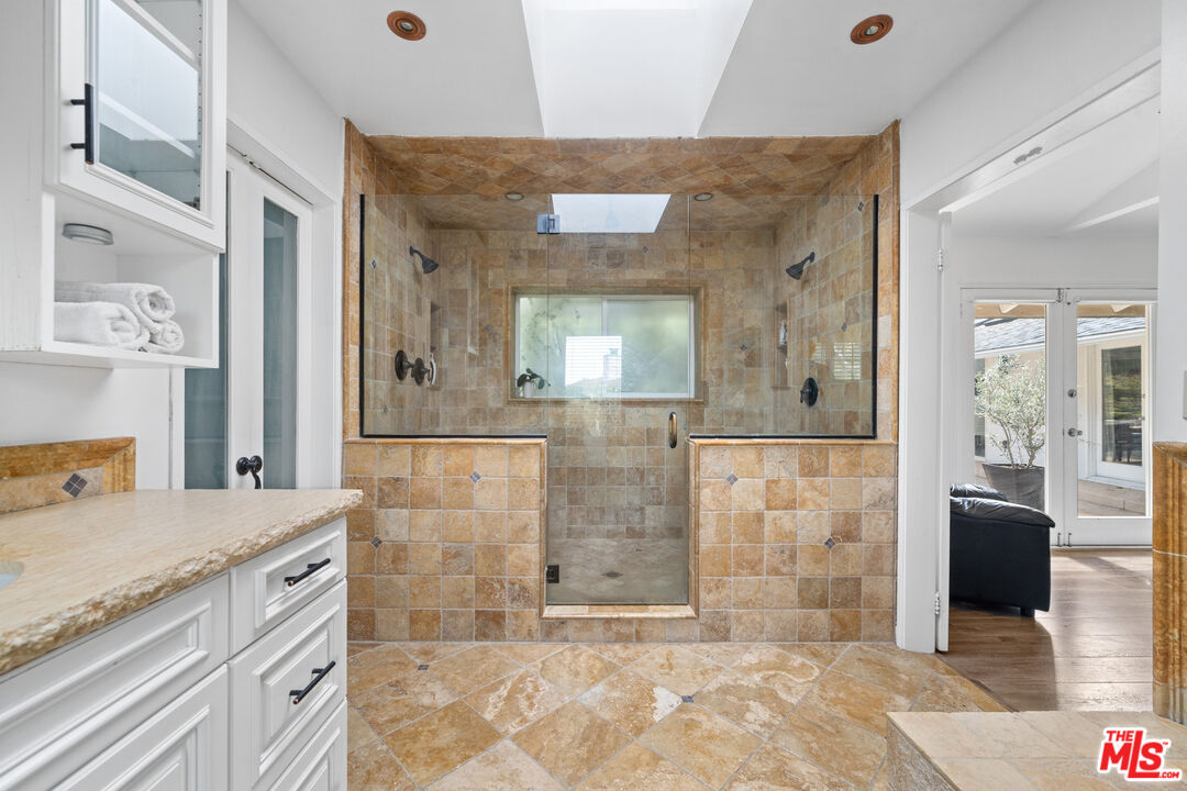 4008 Ballina Dr