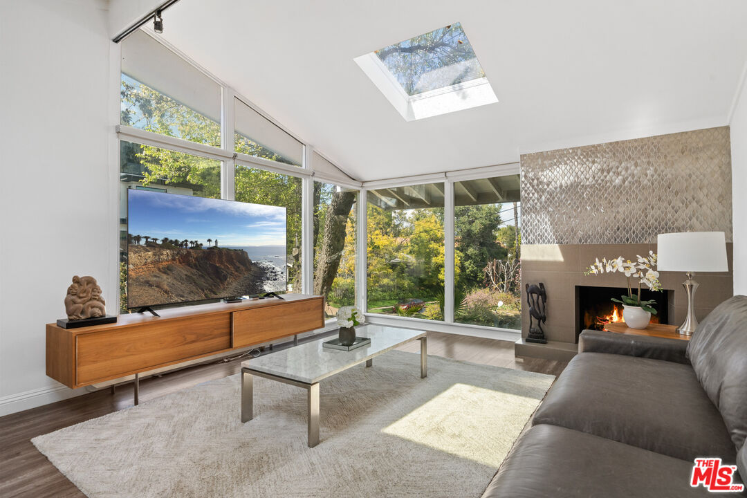 4008 Ballina Dr