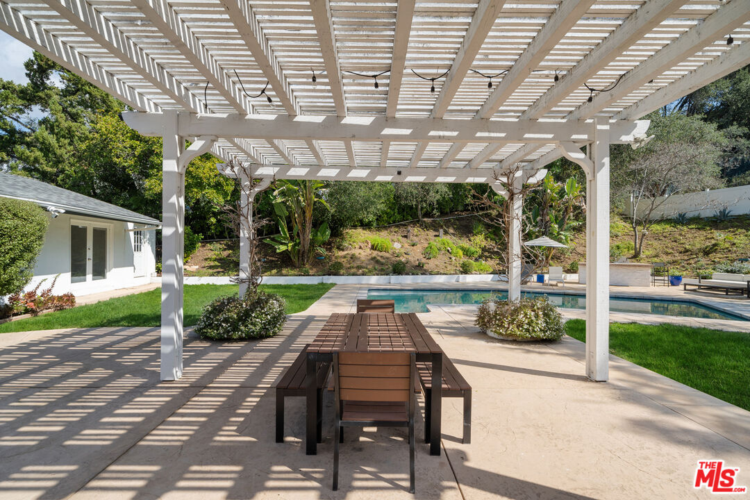 4008 Ballina Dr
