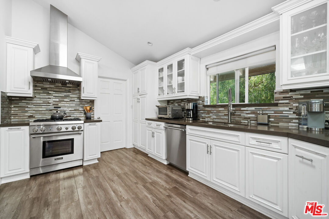 4008 Ballina Dr