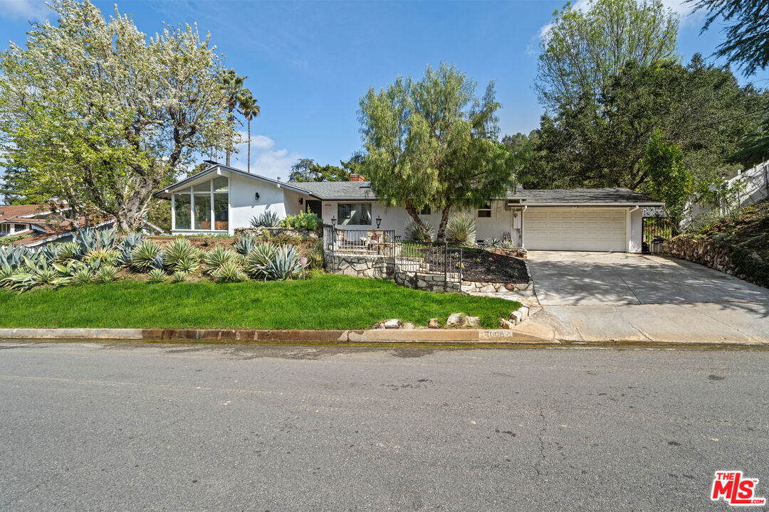 4008 Ballina Dr