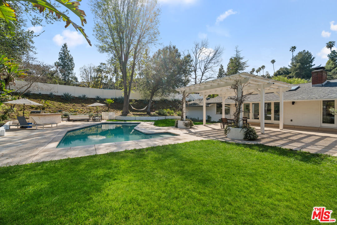 4008 Ballina Dr