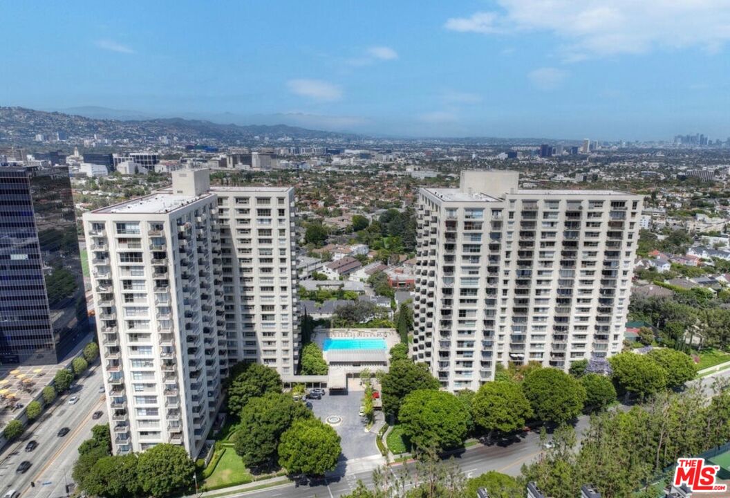 2170 Century Park Unit: East #2006
