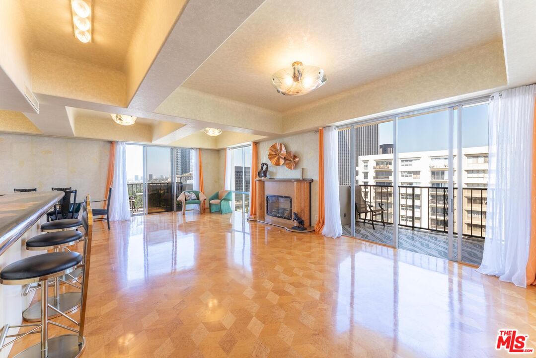 2170 Century Park Unit: East #2006