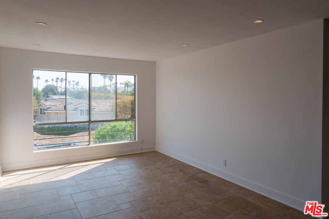 5585 E Pacific Coast Hwy Unit: 340