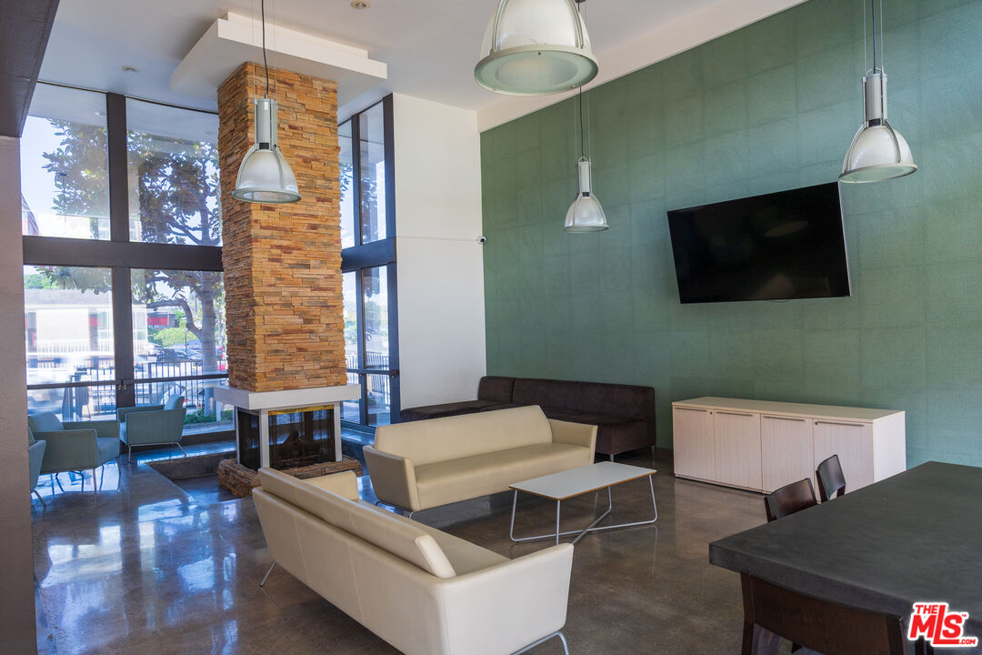 5585 E Pacific Coast Hwy Unit: 340