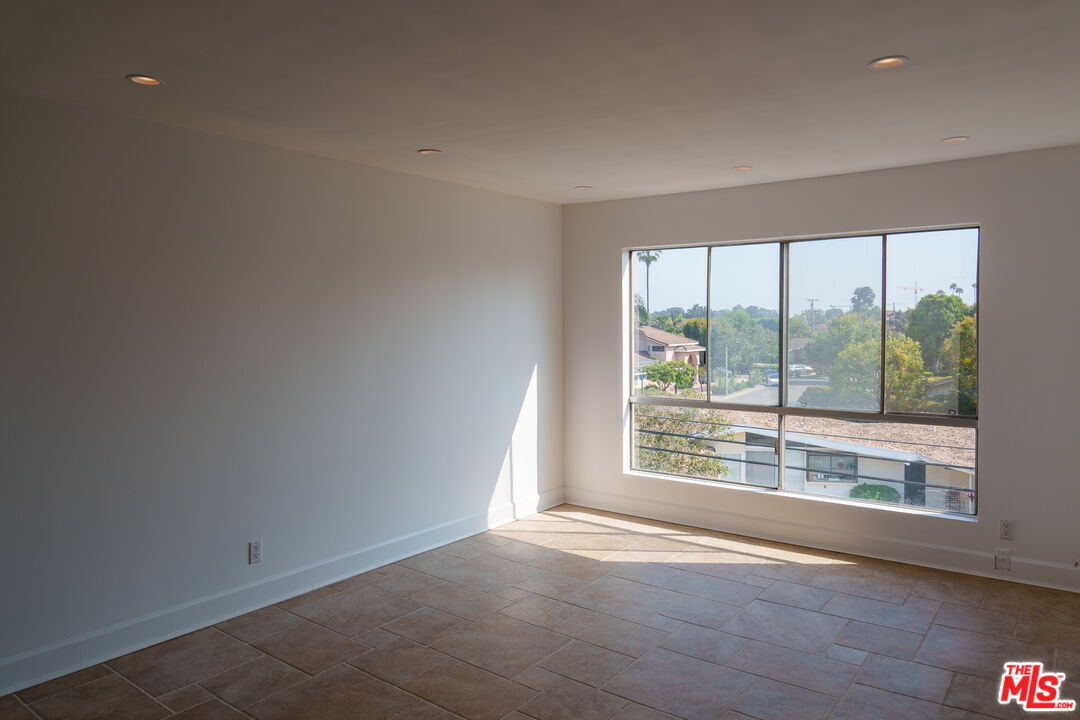5585 E Pacific Coast Hwy Unit: 340