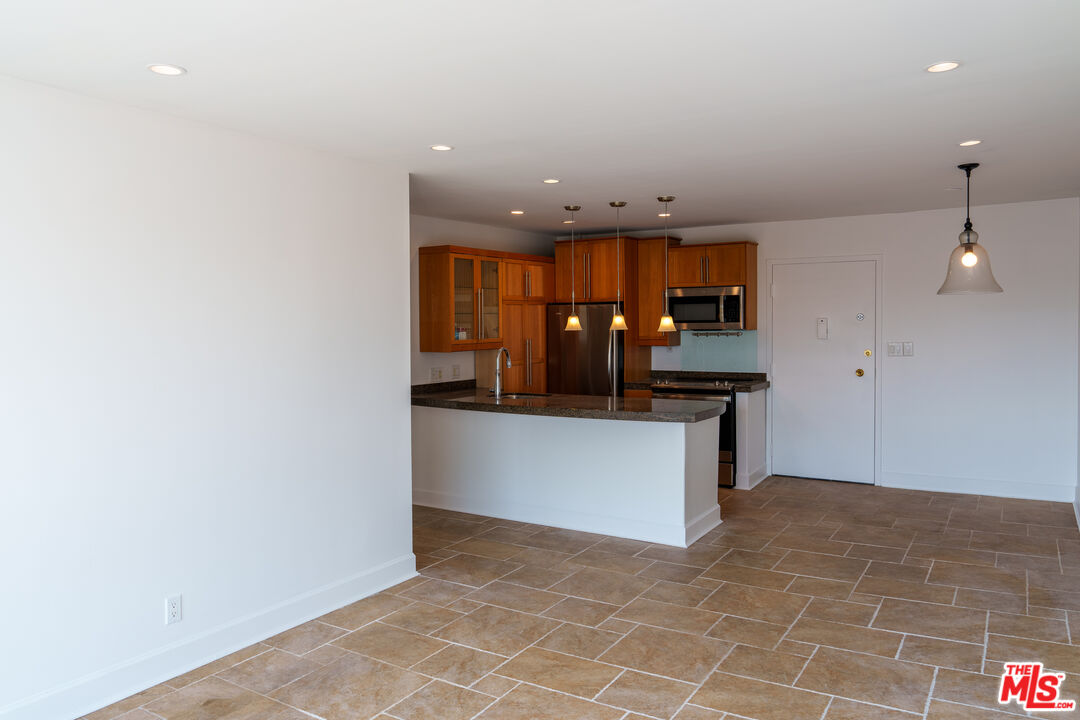5585 E Pacific Coast Hwy Unit: 340