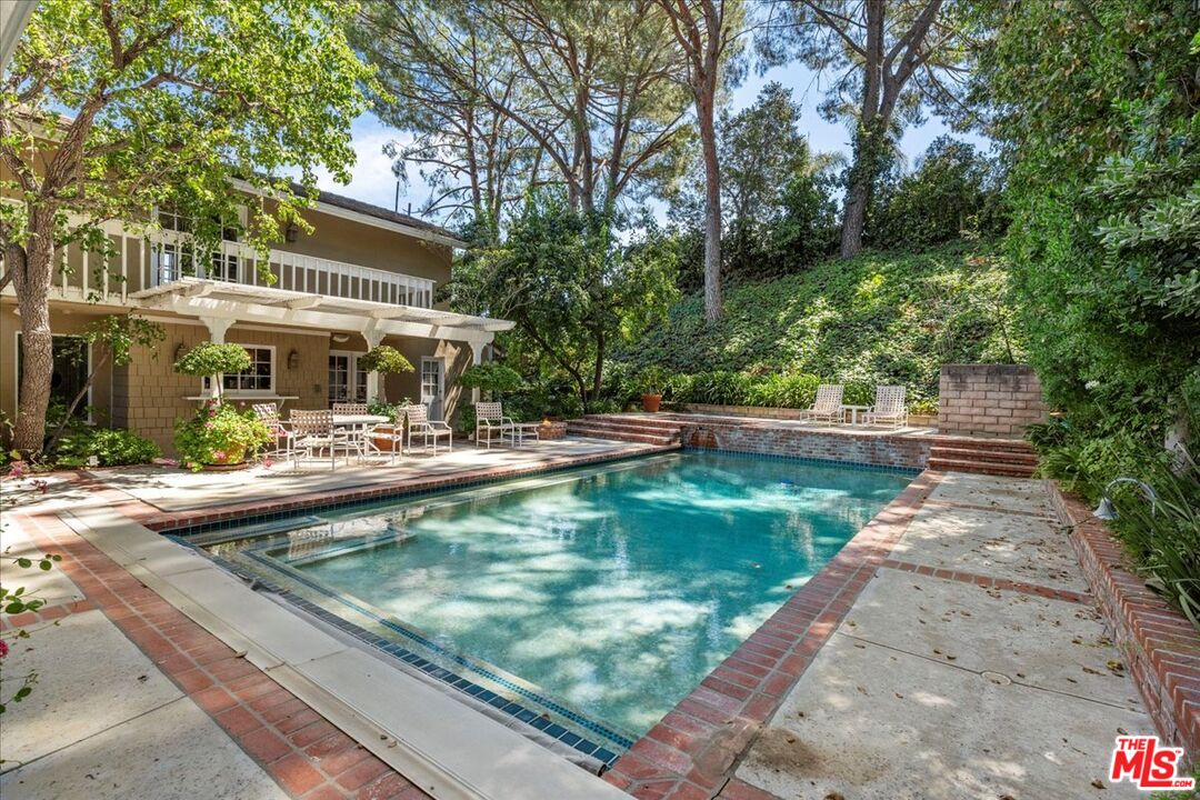 4215 Ellenita Ave