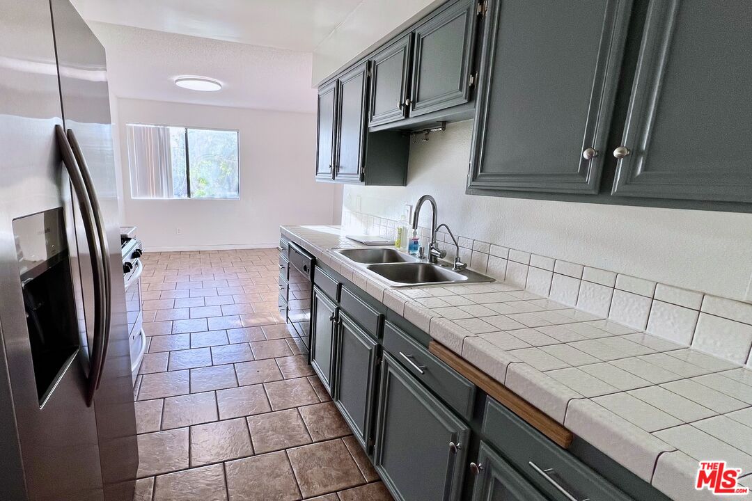 7442 Hazeltine Ave Unit: 204