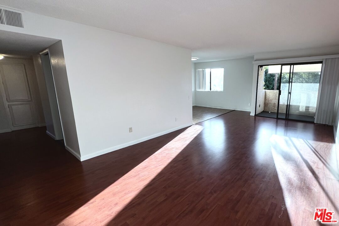 7442 Hazeltine Ave Unit: 204